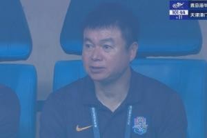 kaiyun体育app-多一人作战0-2落后！于根伟替补席上脸色铁青