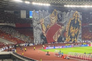 开云-印尼媒体解析赛场巨型Tifo：本土传奇英雄跨越中国防线